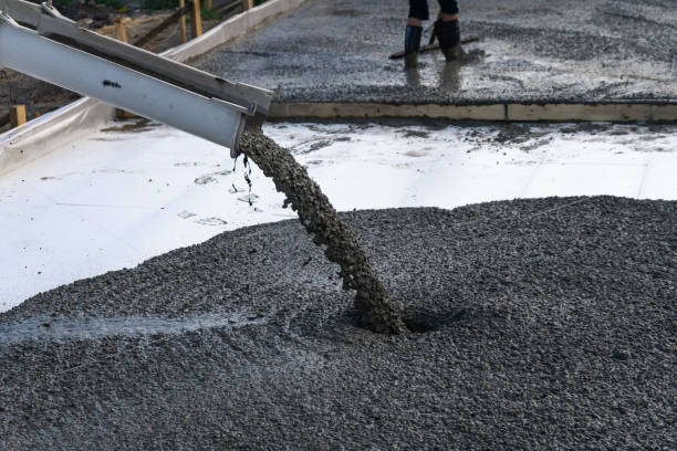 Best Concrete Sidewalk Installation  in Warrensburg, MO